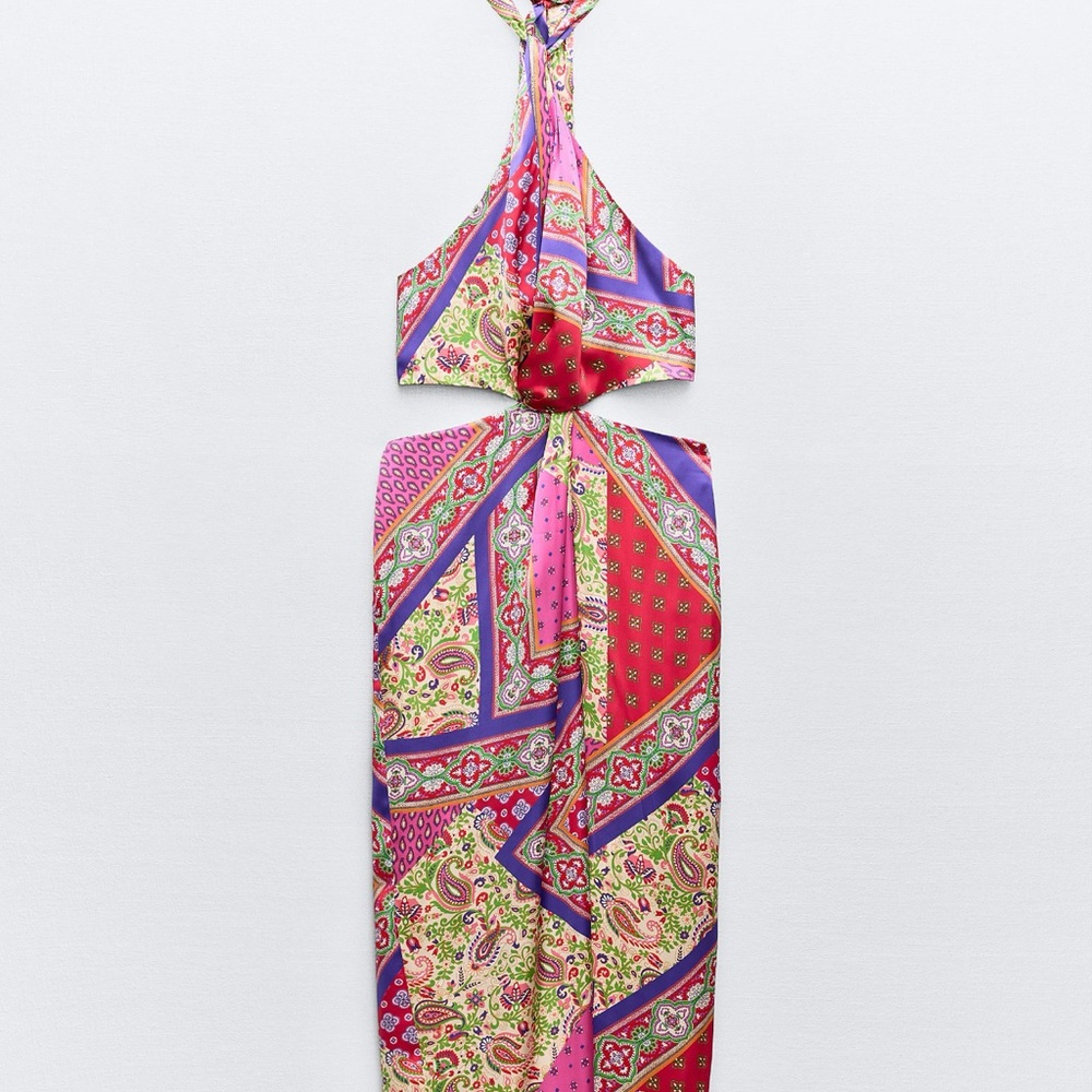 Vibrant Multicolor Halter Maxi Dress
Runs Big so XS=S